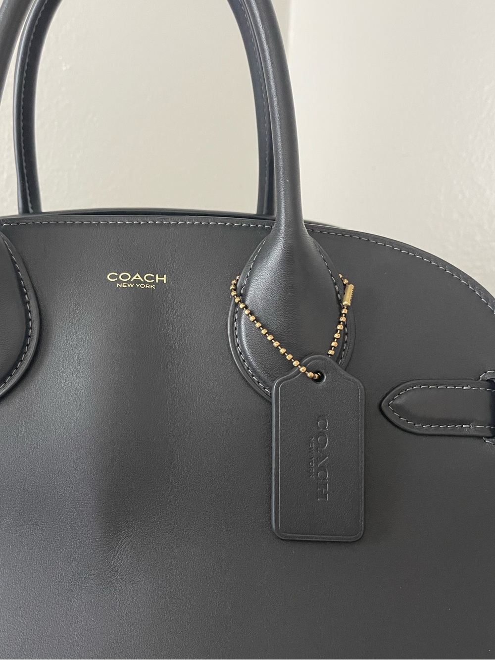 Coach Empire 35 in black glove tanned leather. - Picture 5 of 16